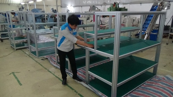 Anti-static operating table