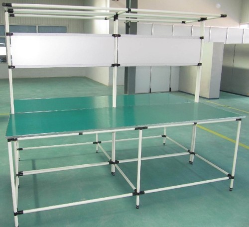 Bàn thao tác có đèn chiếu sáng